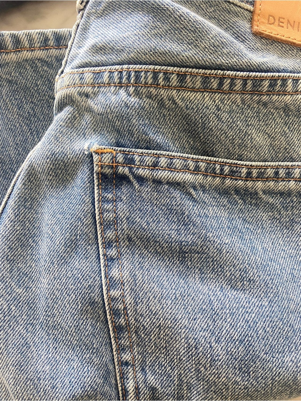Aritzia DENIM FORUM 90s Marlo Hi-Rise Baggy Jeans 28 Faded Wash 29 1/4” Inseam - Picture 10 of 10